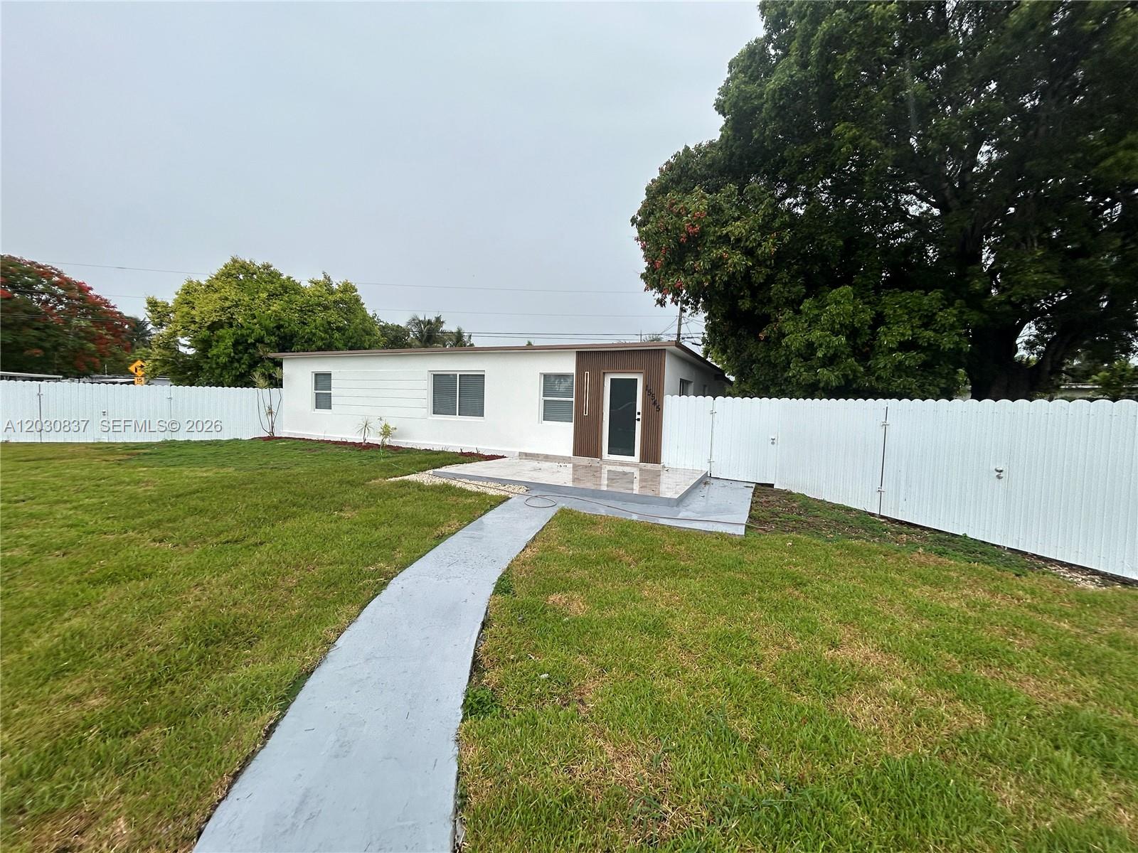15545 Leisure Dr