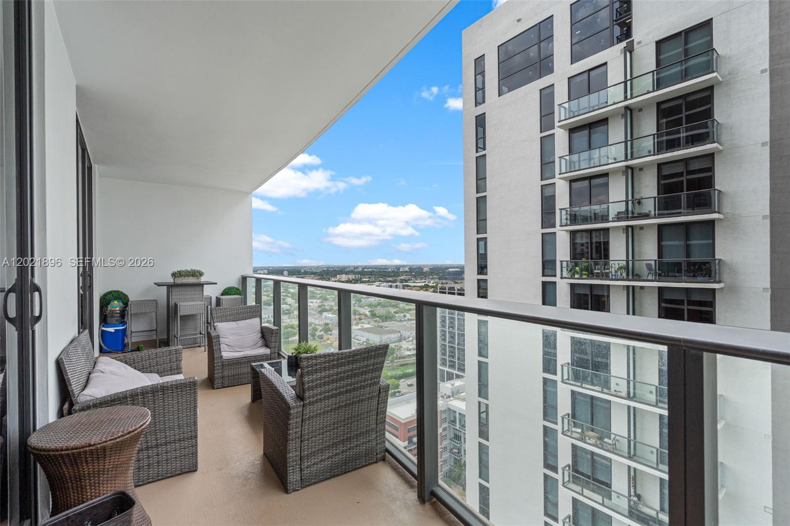 CANVAS CONDO - Residential