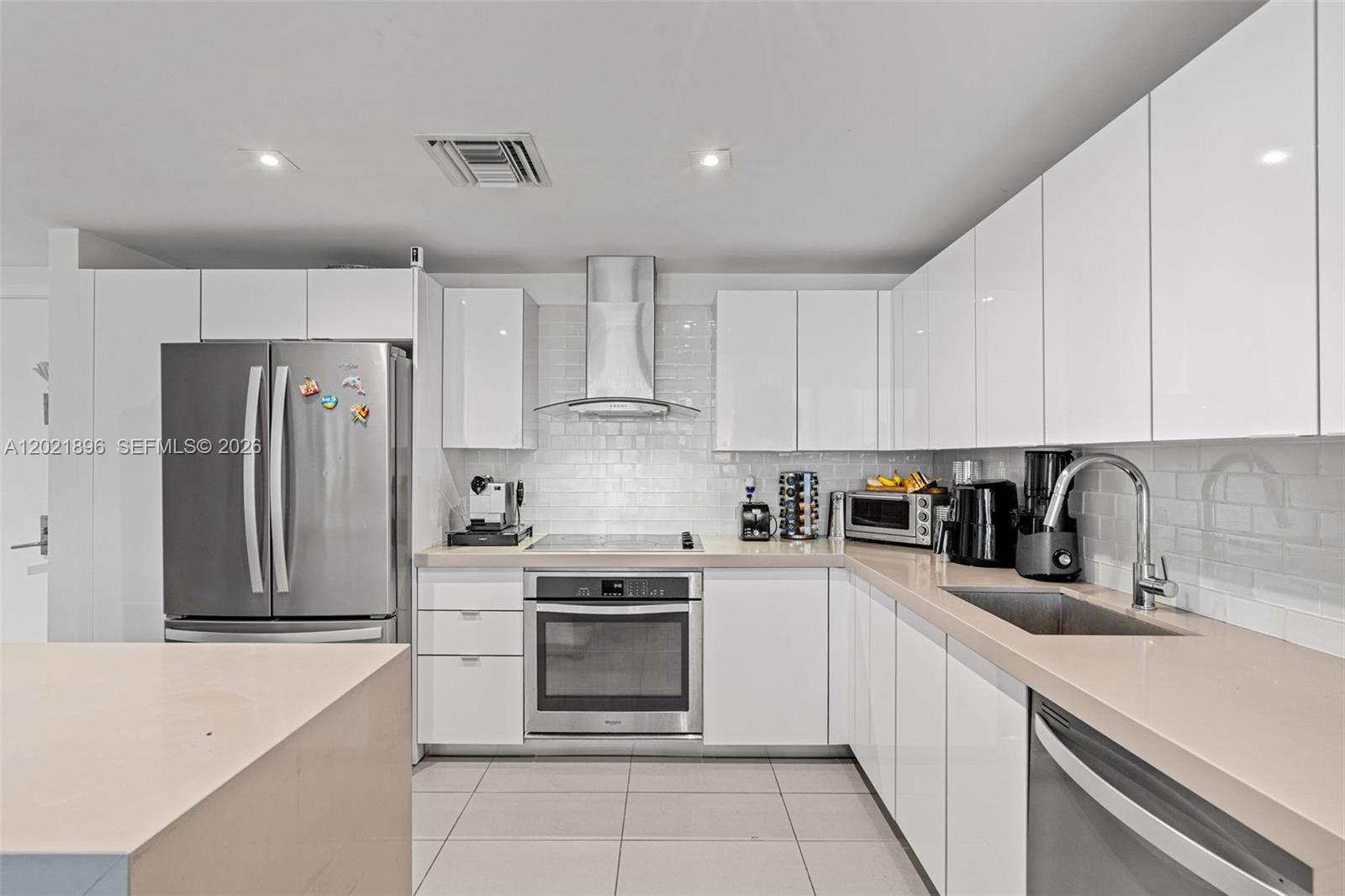 CANVAS CONDO - Residential