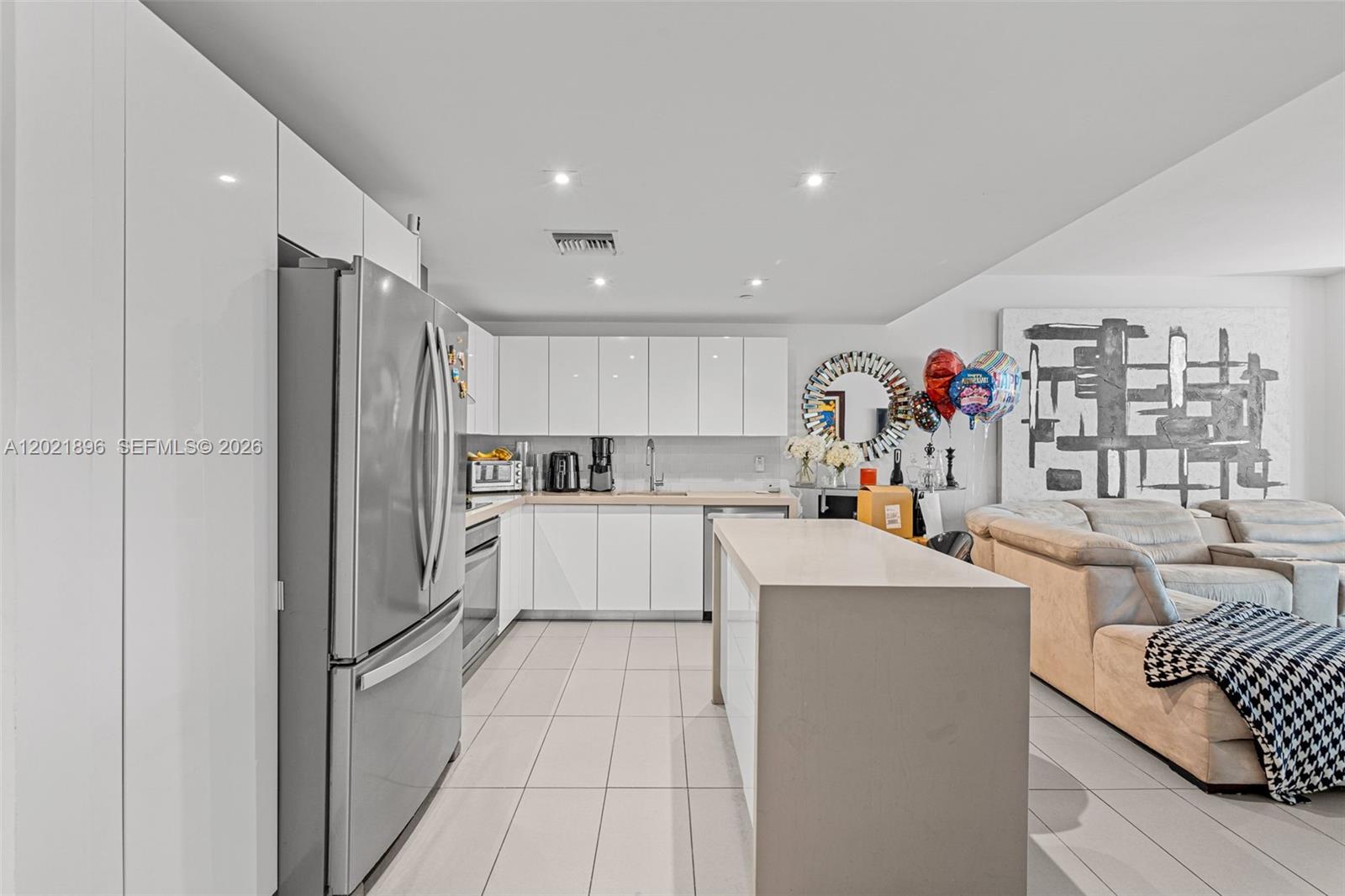 CANVAS CONDO - Residential