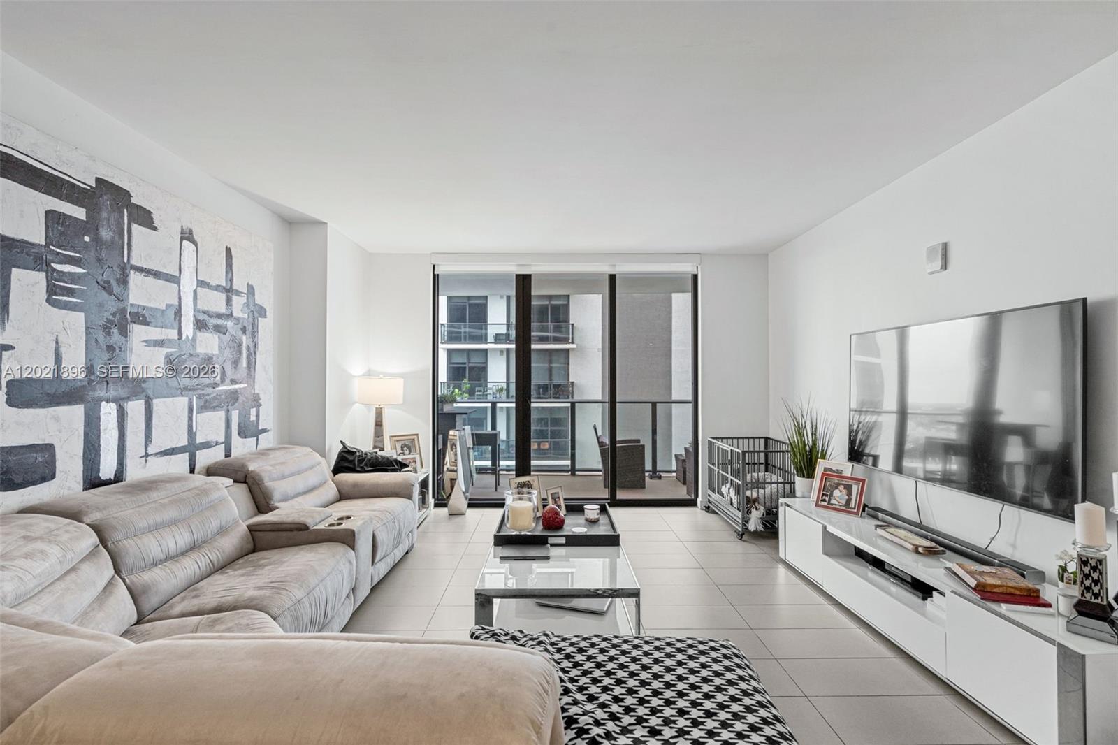 CANVAS CONDO - Residential