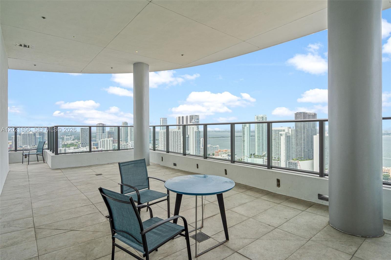CANVAS CONDO - Residential