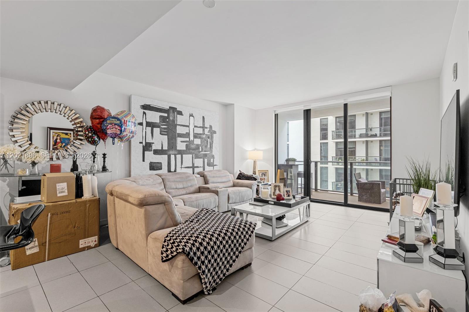 CANVAS CONDO - Residential