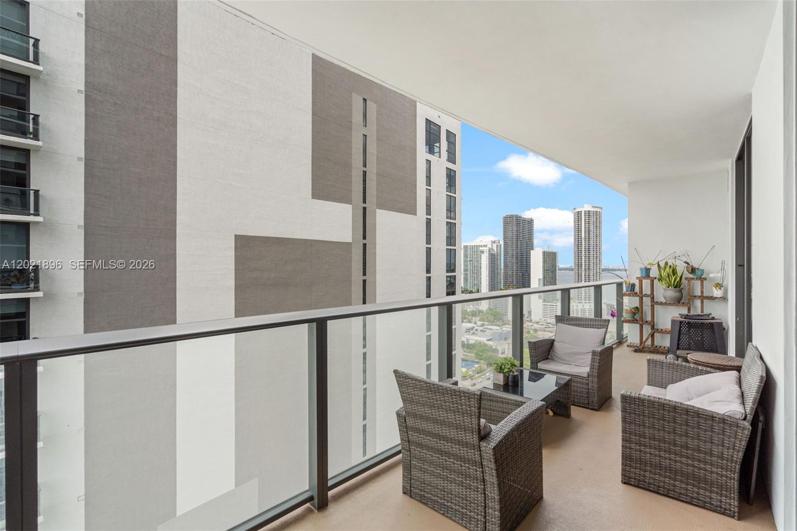 CANVAS CONDO - Residential