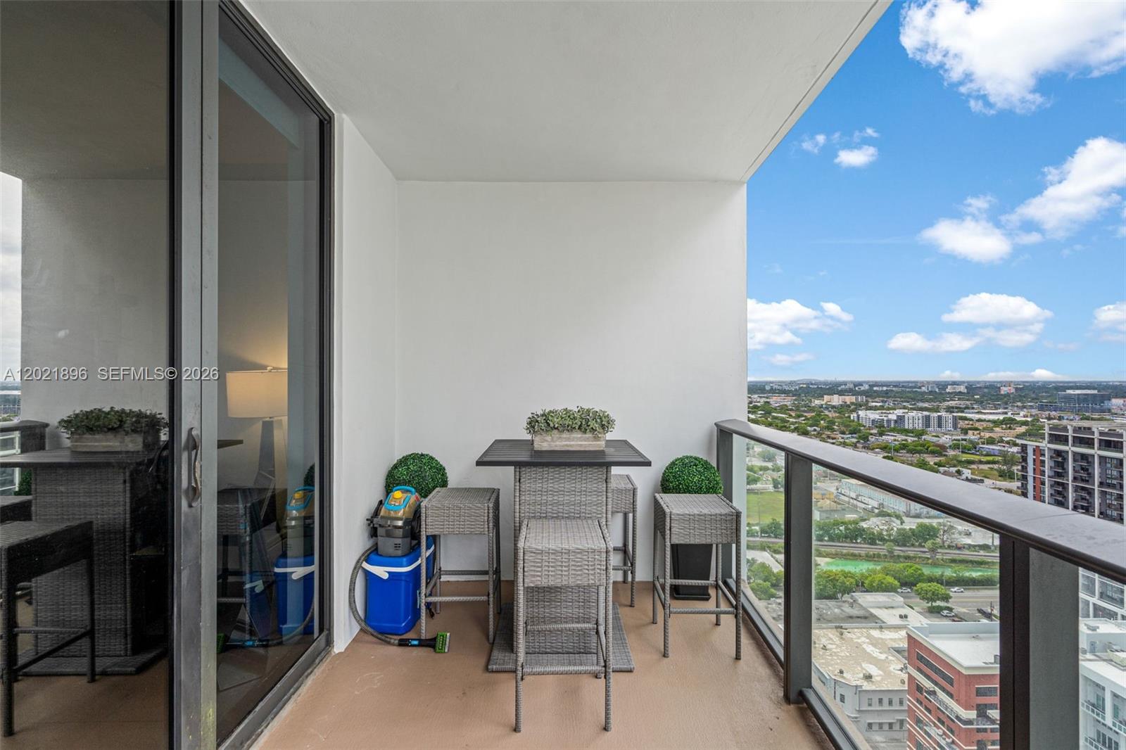 CANVAS CONDO - Residential
