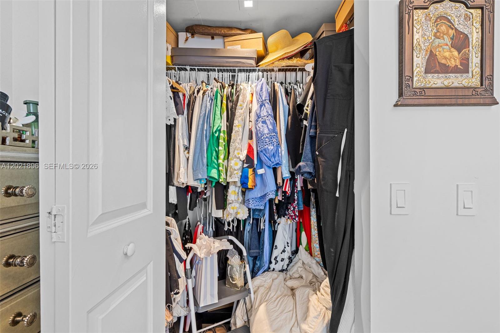 CANVAS CONDO - Residential