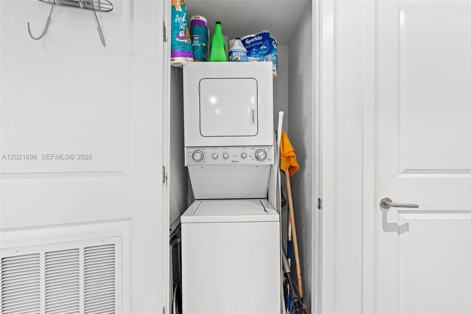CANVAS CONDO - Residential