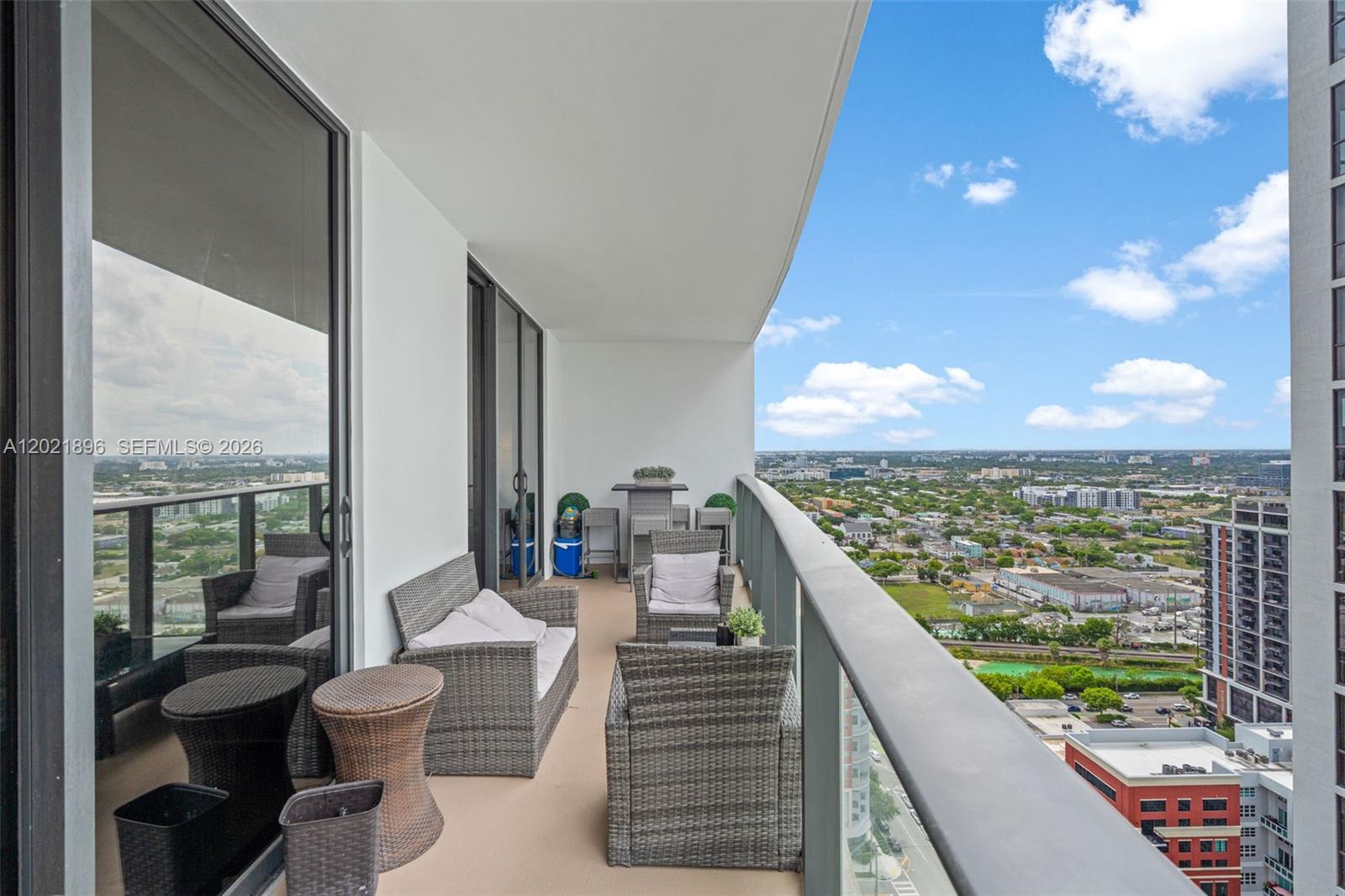 CANVAS CONDO - Residential
