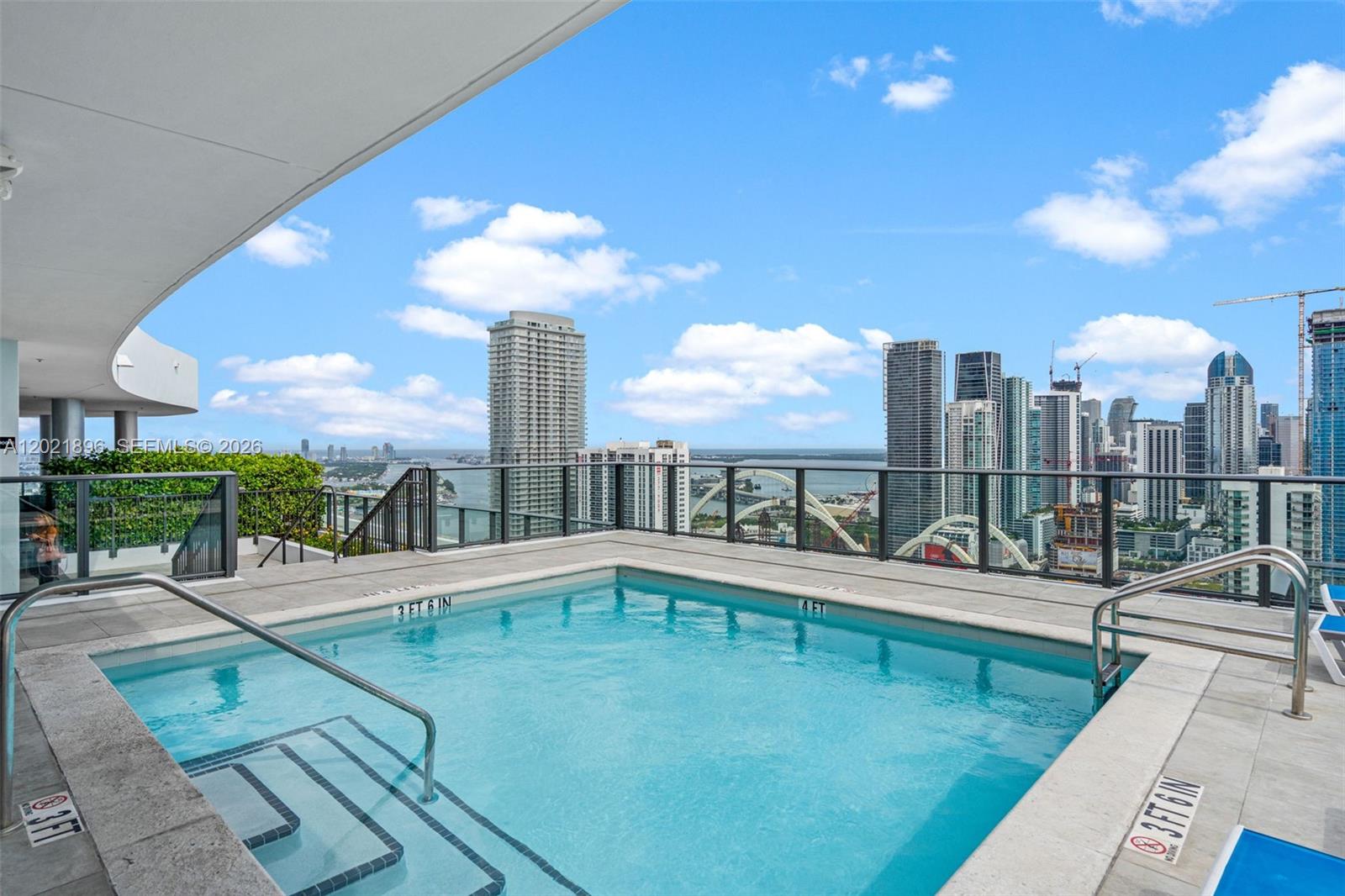 CANVAS CONDO - Residential