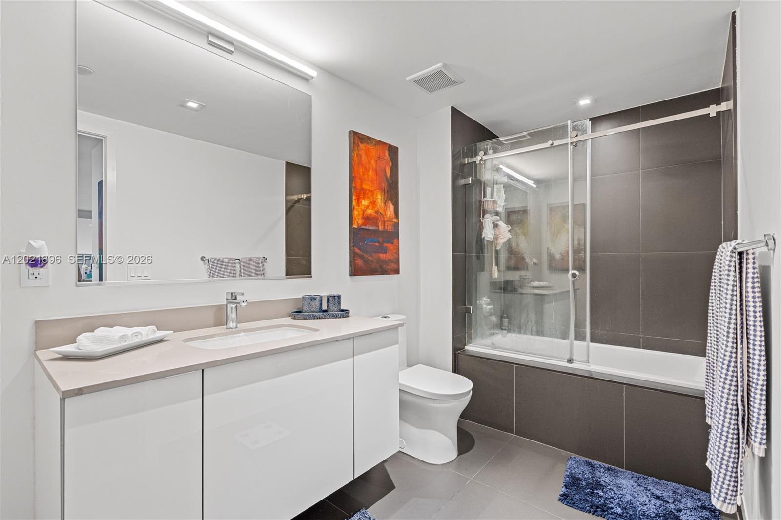CANVAS CONDO - Residential