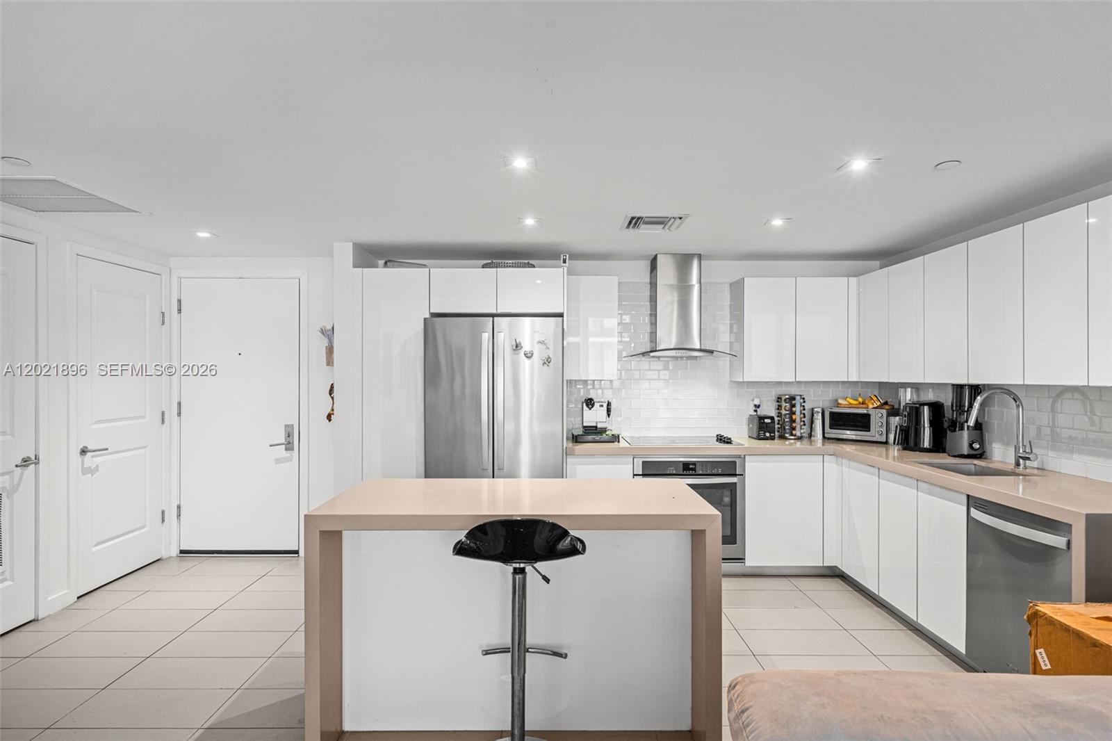 CANVAS CONDO - Residential