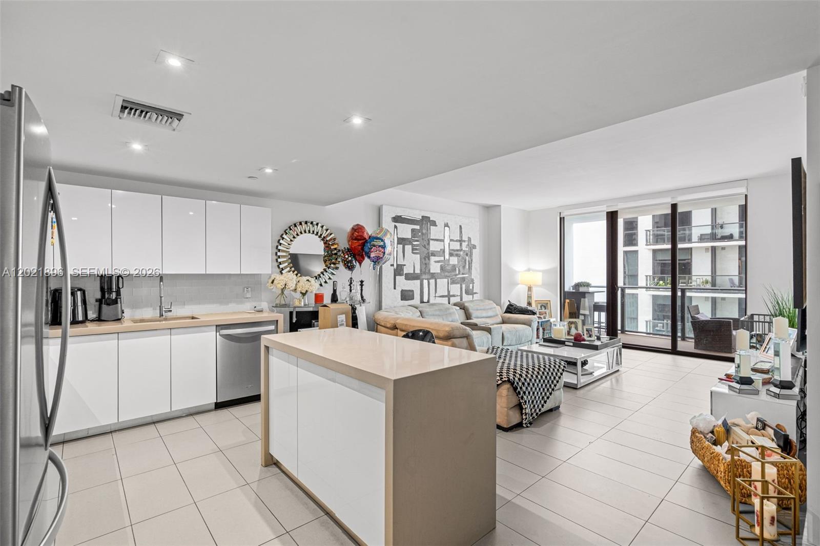 CANVAS CONDO - Residential