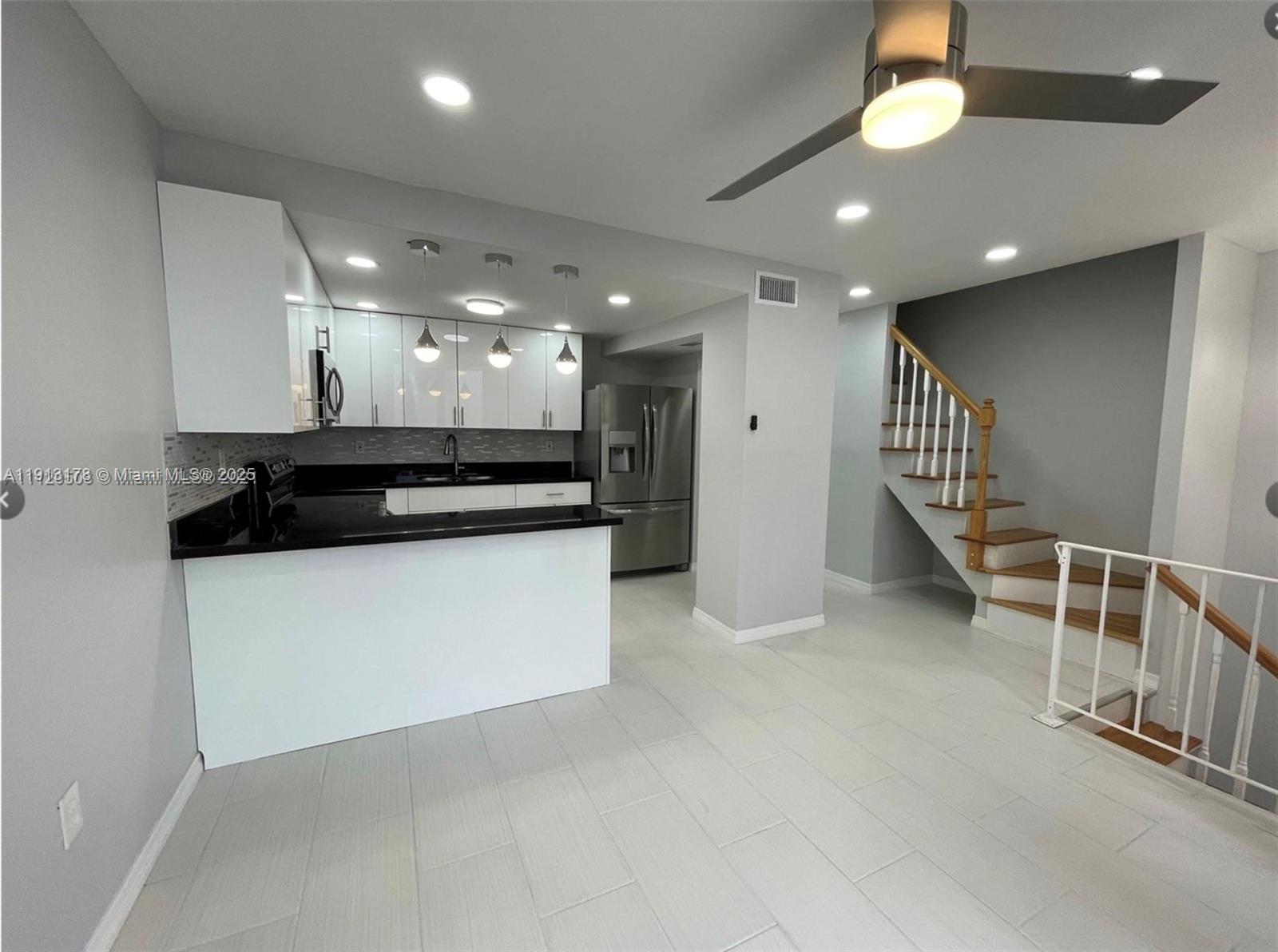 MANGO HILL #11 CONDO - Residential Lease