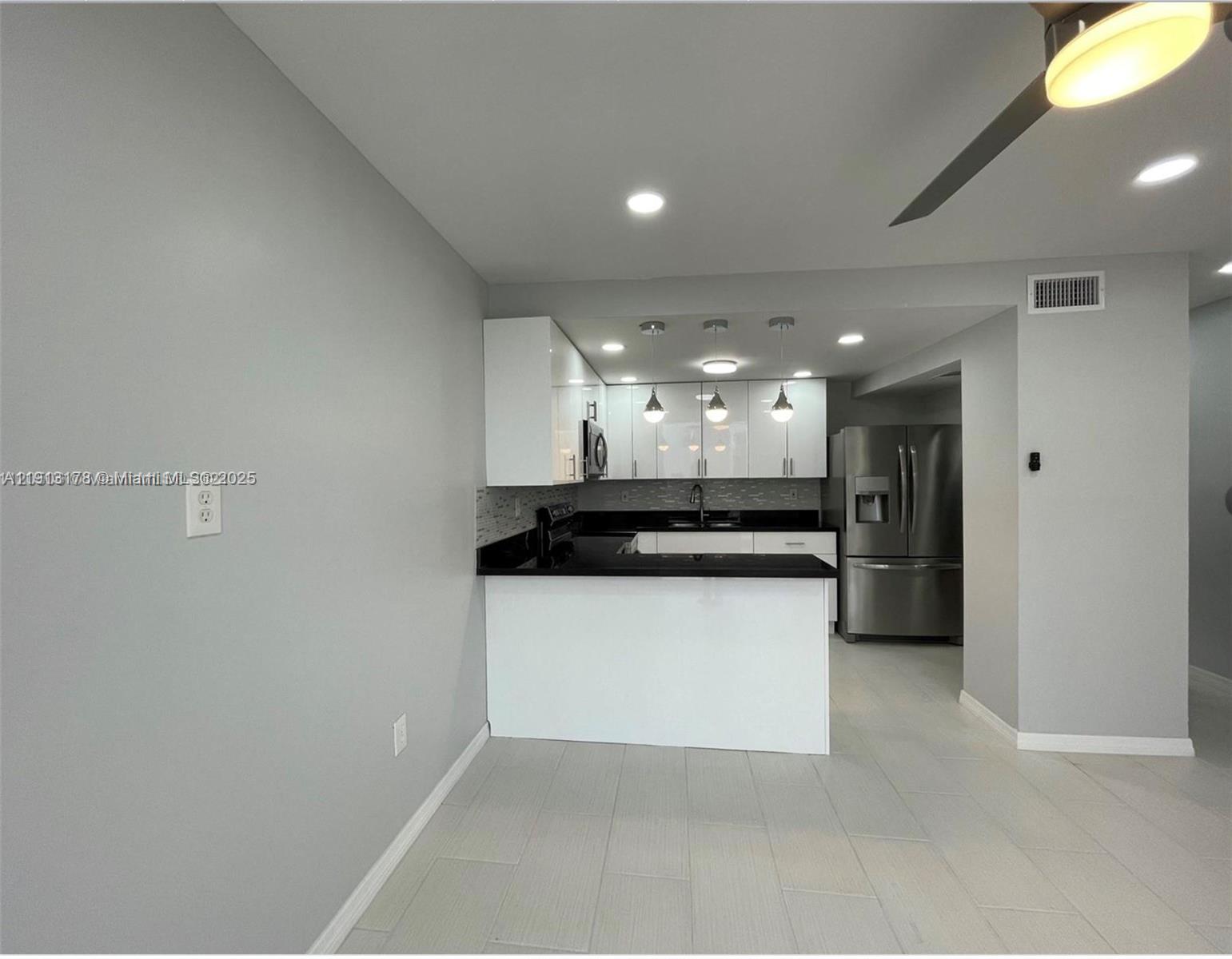 MANGO HILL #11 CONDO - Residential Lease