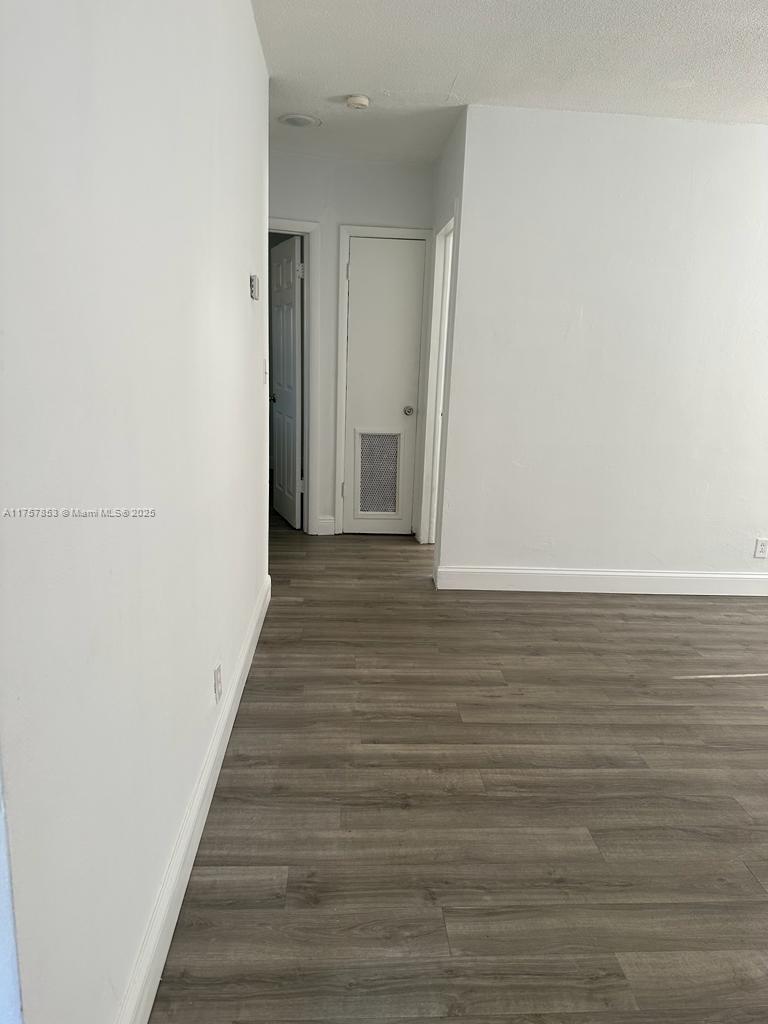 1221 N 20th Ave