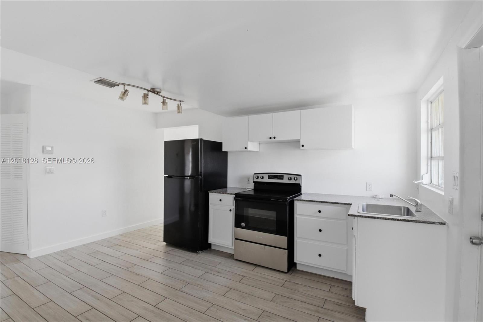 1035 NW 5th St 4