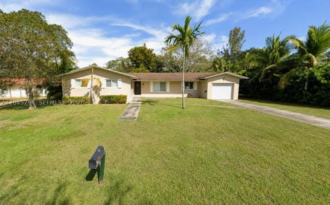 Photo of 10521 SW 125th St, Miami, FL 33176 (MLS # A12045294)