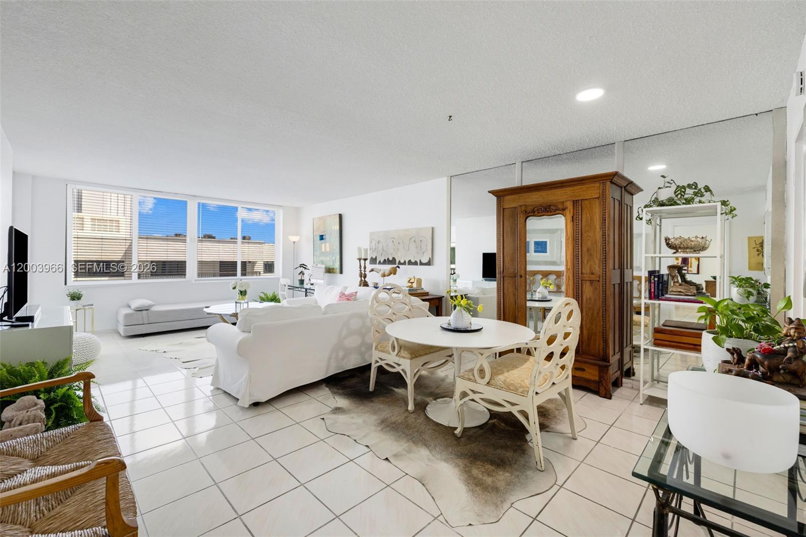 THE CARRIAGE HOUSE CONDO - Residential