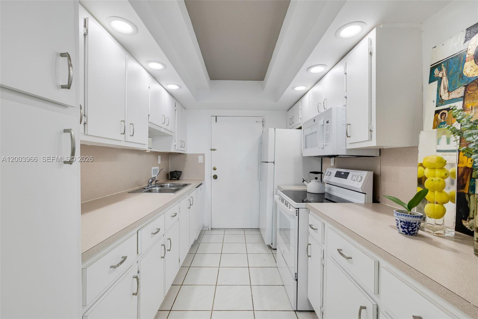 THE CARRIAGE HOUSE CONDO - Residential