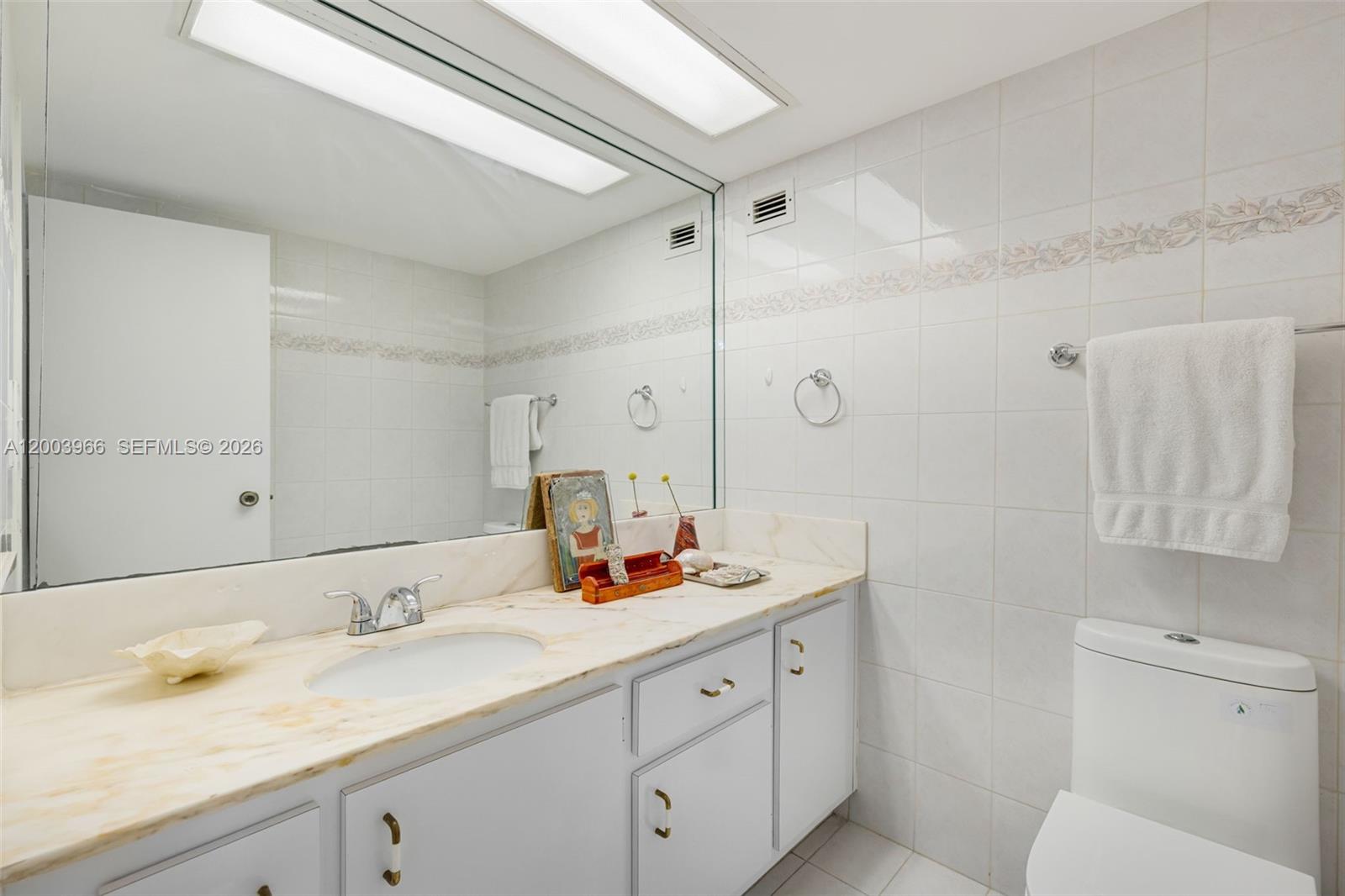 THE CARRIAGE HOUSE CONDO - Residential