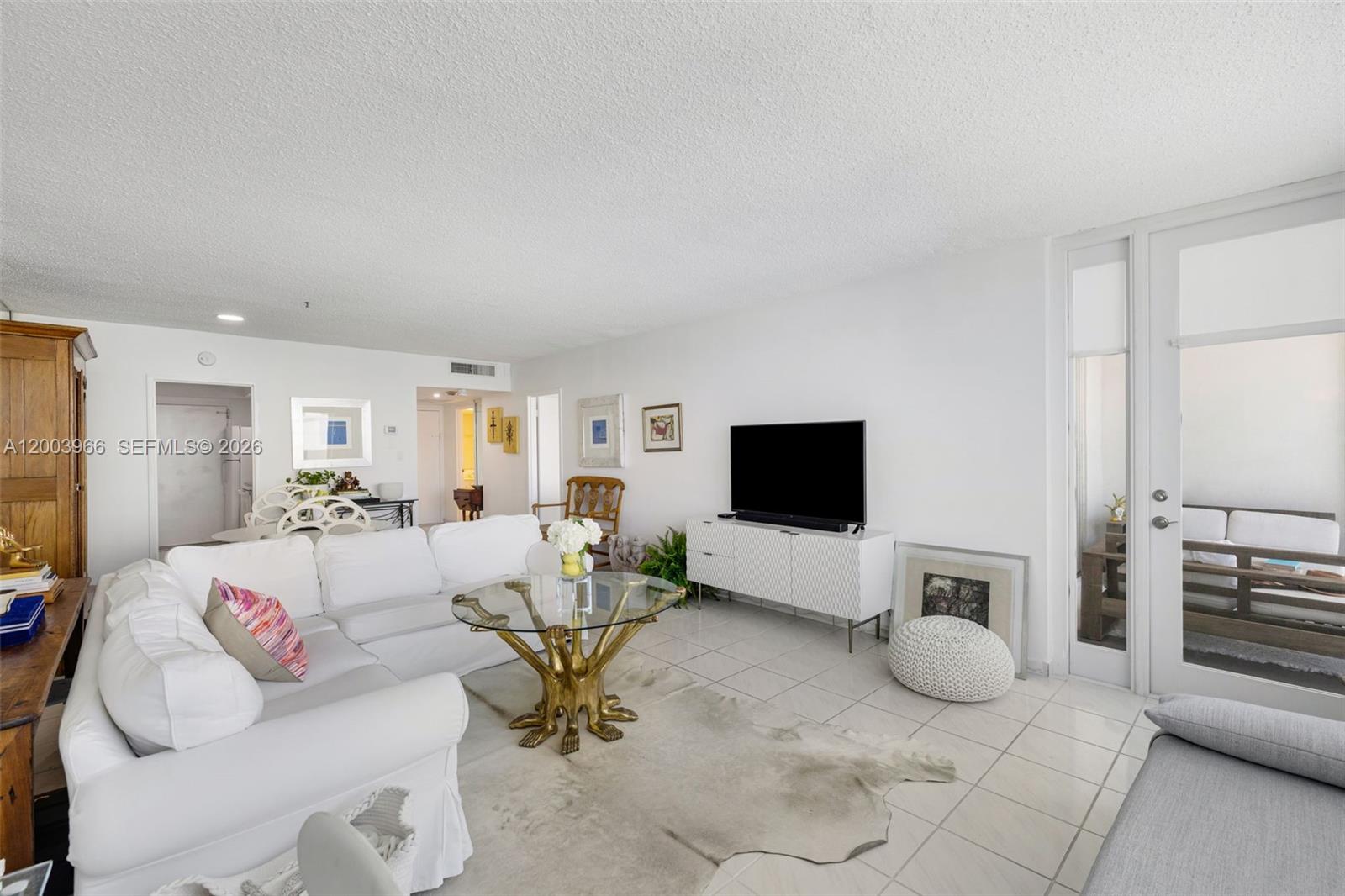 THE CARRIAGE HOUSE CONDO - Residential