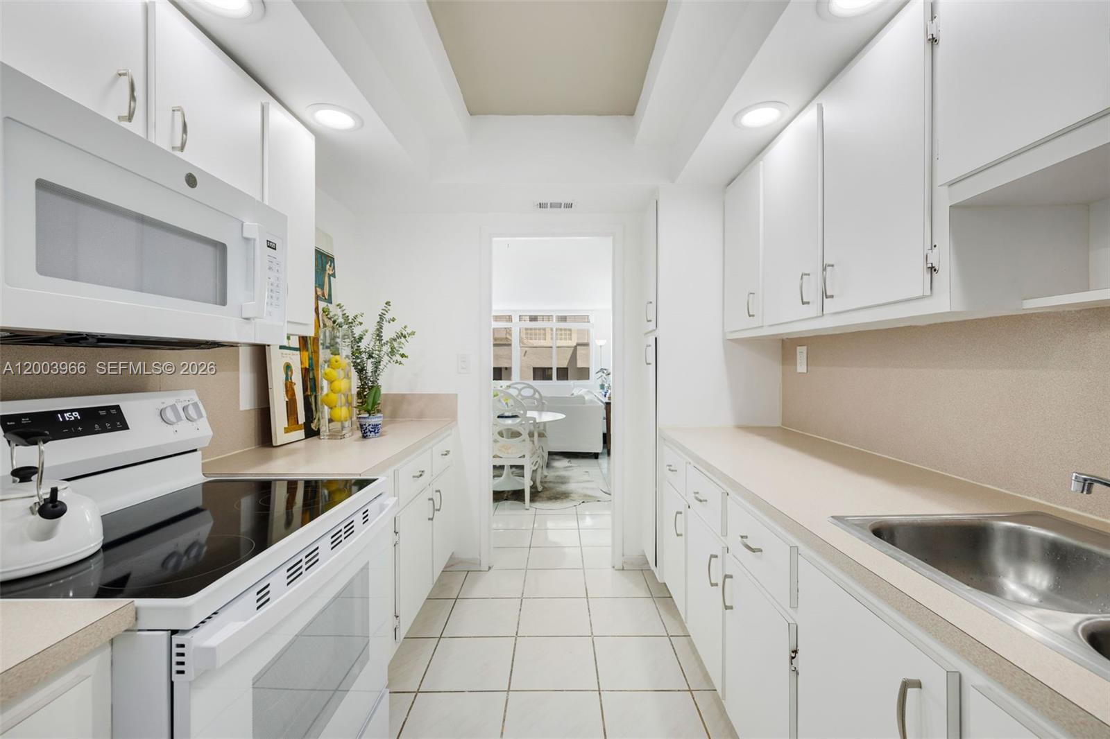 THE CARRIAGE HOUSE CONDO - Residential