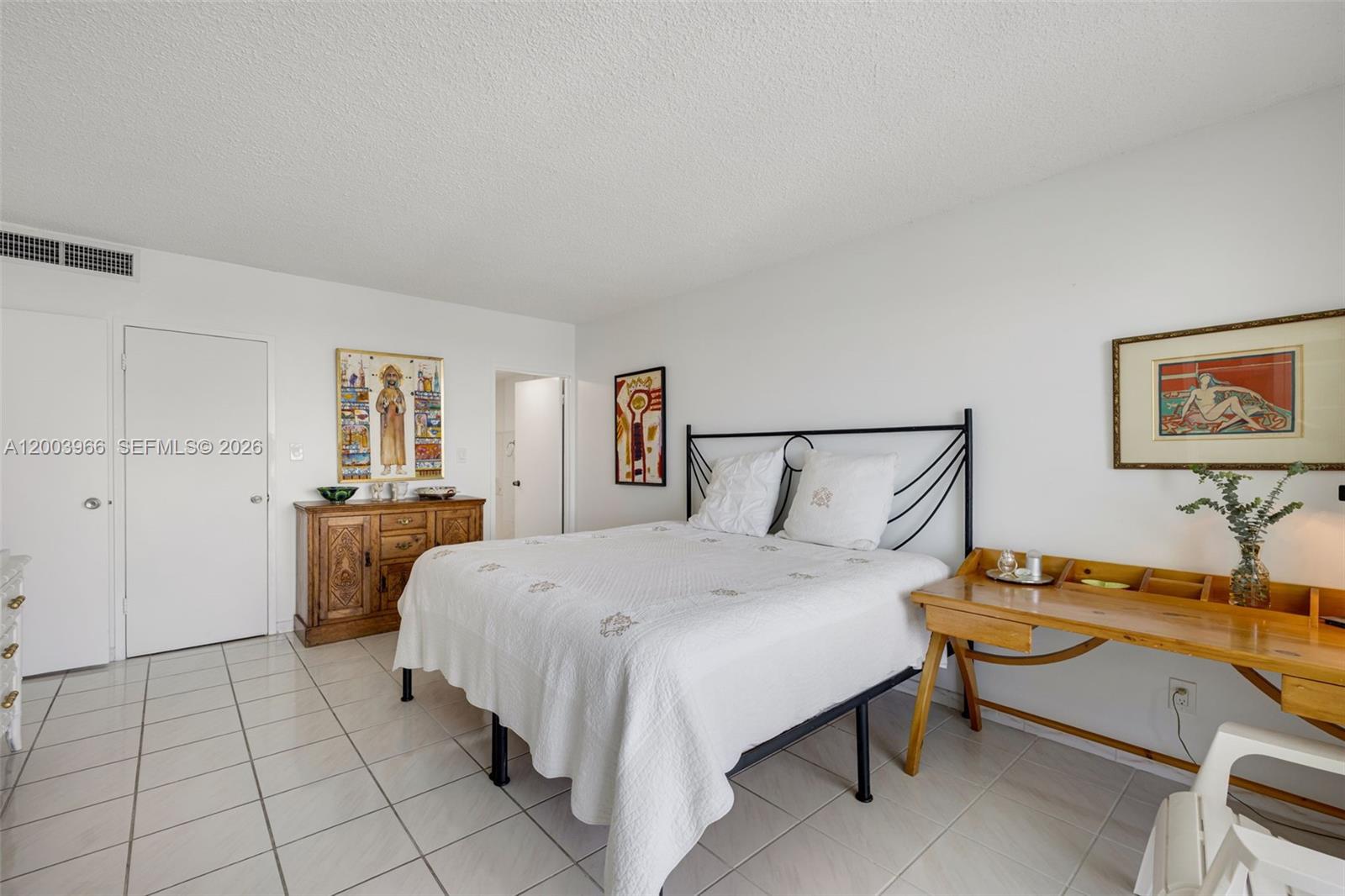 THE CARRIAGE HOUSE CONDO - Residential