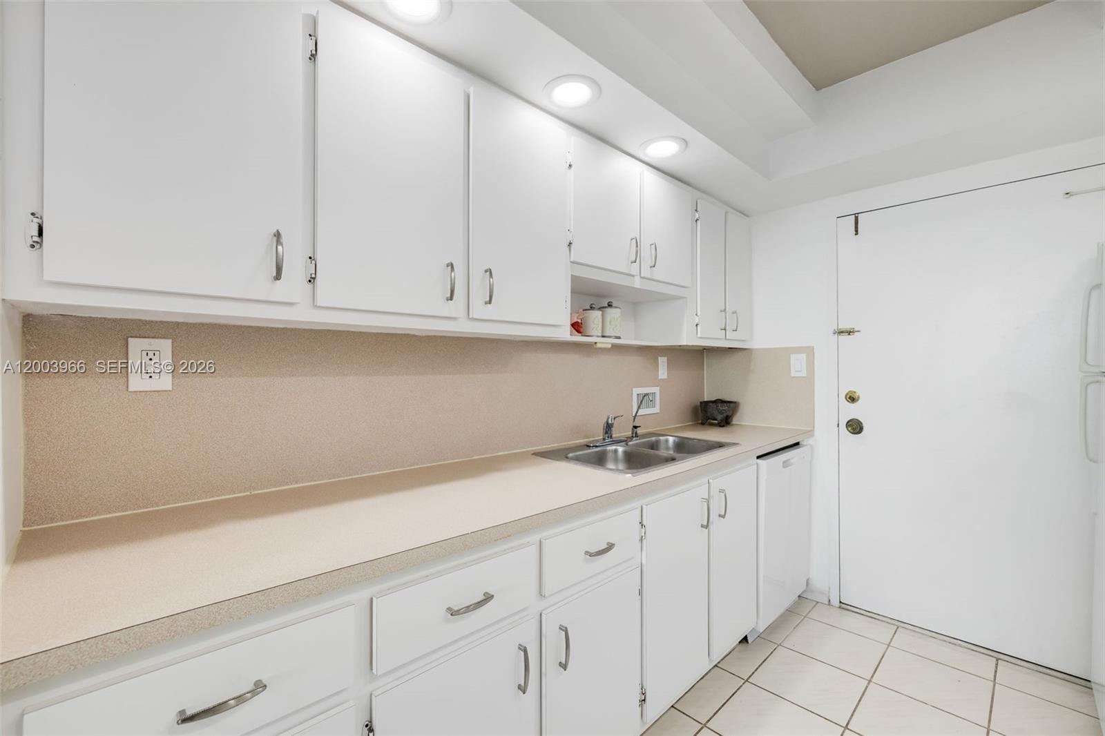 THE CARRIAGE HOUSE CONDO - Residential