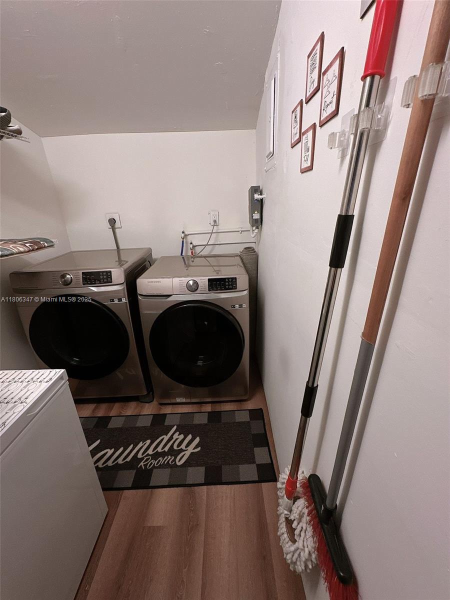 NO MIAMI BEACH MANOR - Residential