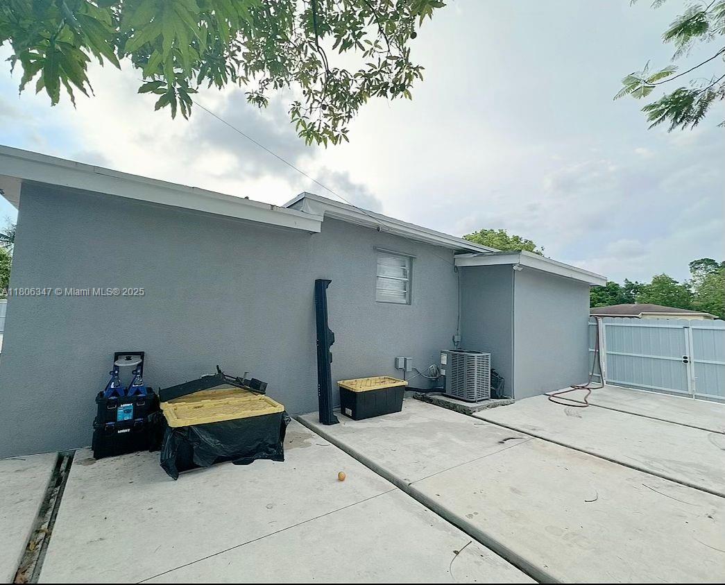 NO MIAMI BEACH MANOR - Residential