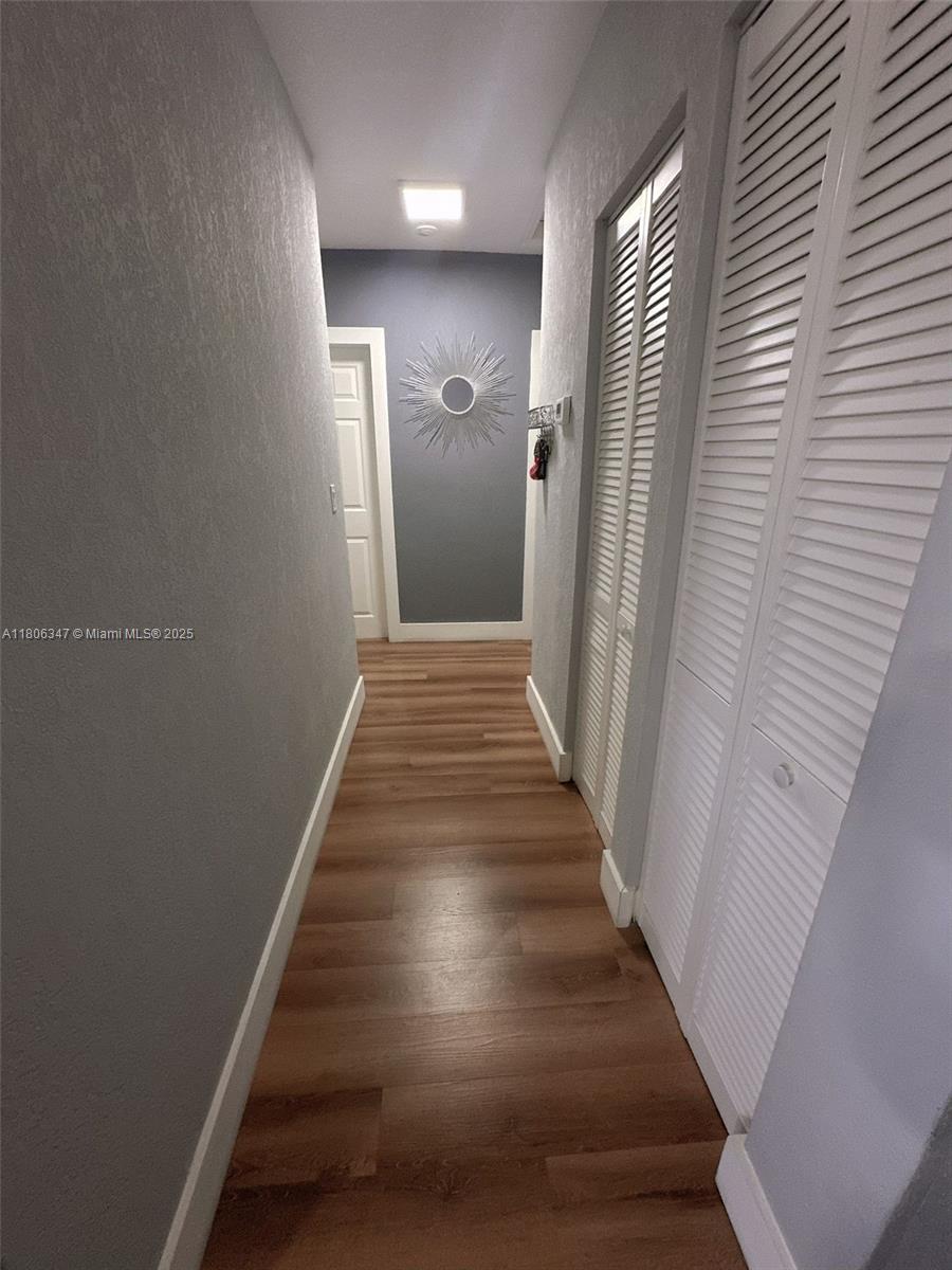 NO MIAMI BEACH MANOR - Residential