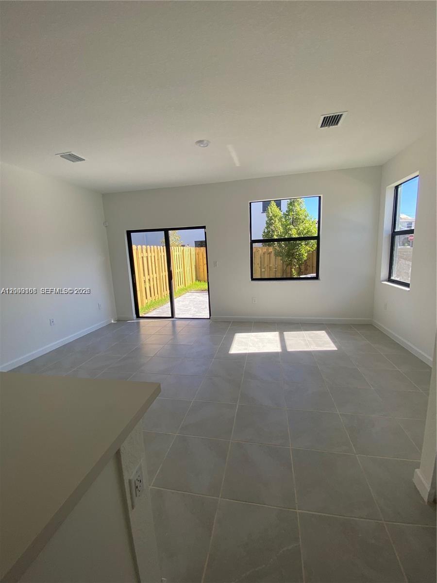 PINE VISTA - Residential