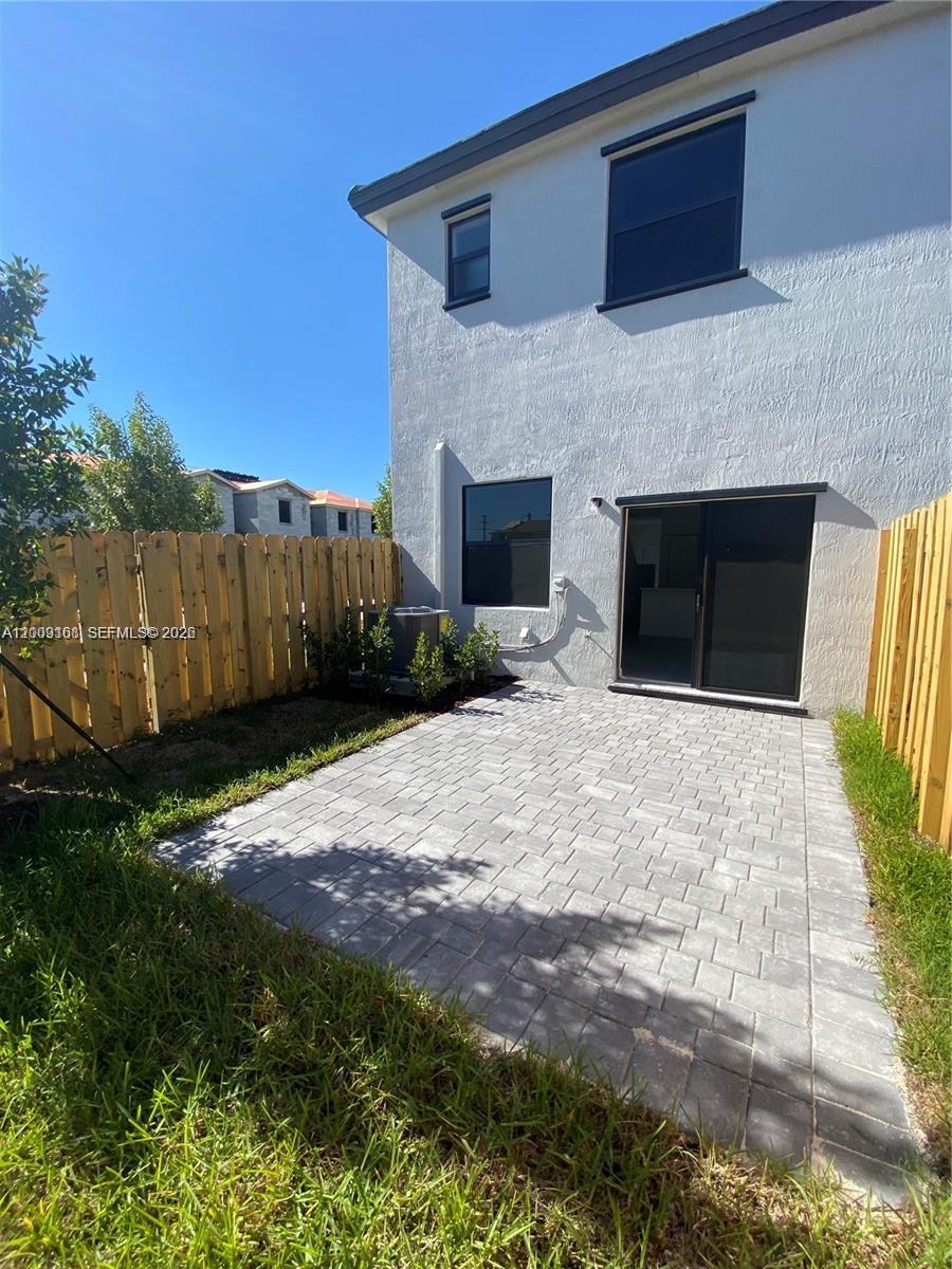 PINE VISTA - Residential