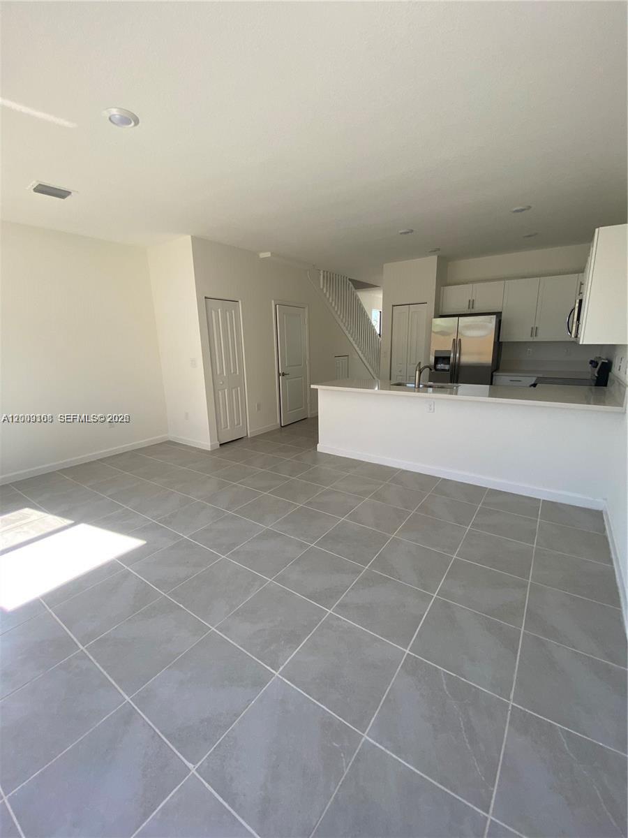 PINE VISTA - Residential