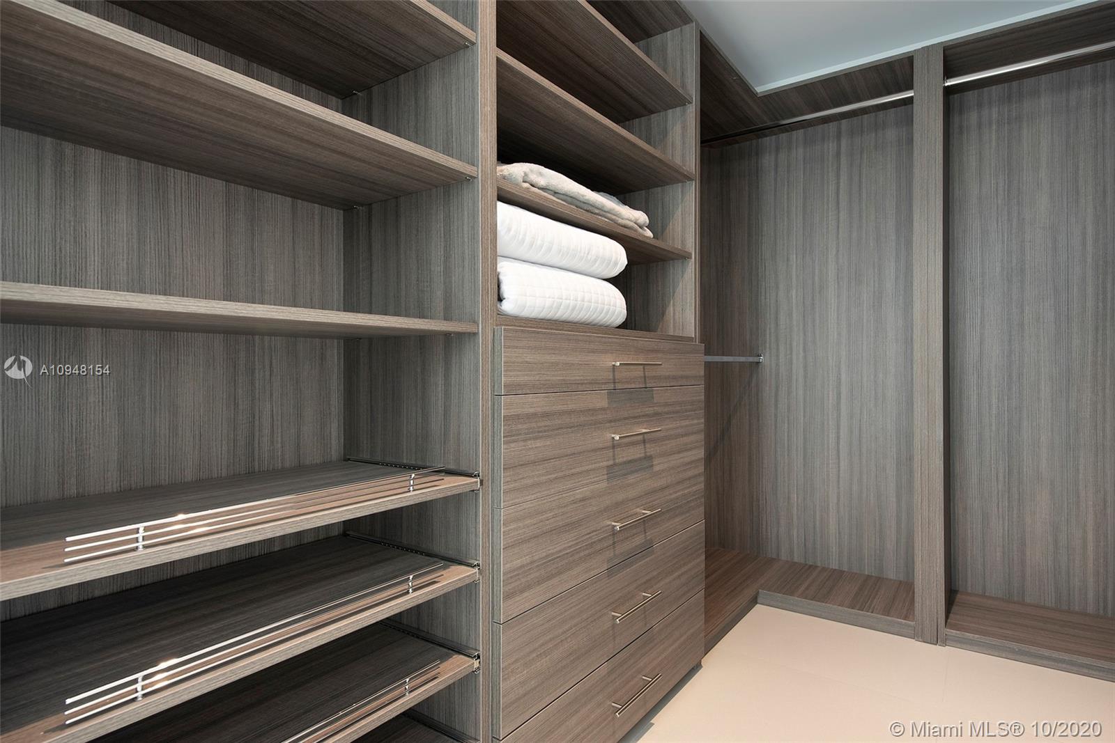 GOLDEN BEACH SEC C - Residential