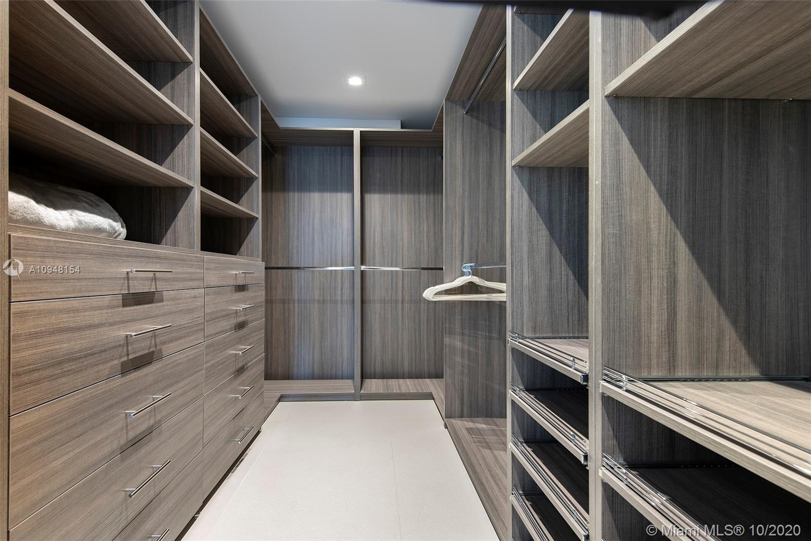 GOLDEN BEACH SEC C - Residential