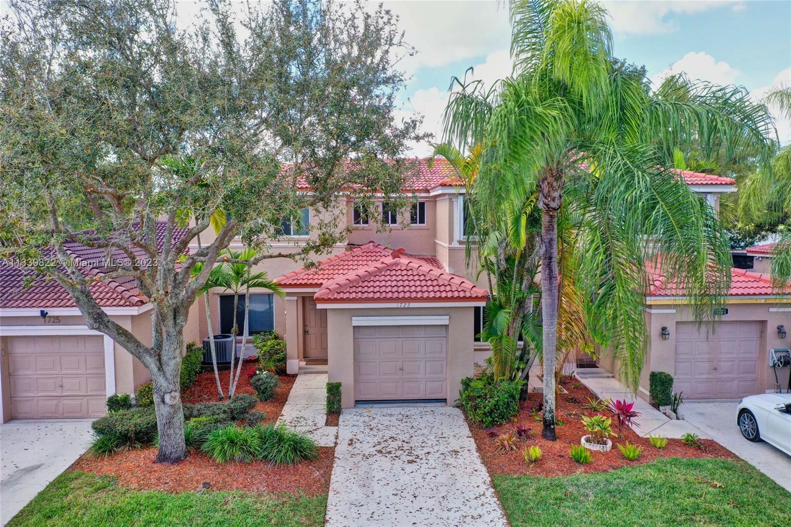Photo 2 of 33 of 1723 SW 109th Ter 1723 townhome