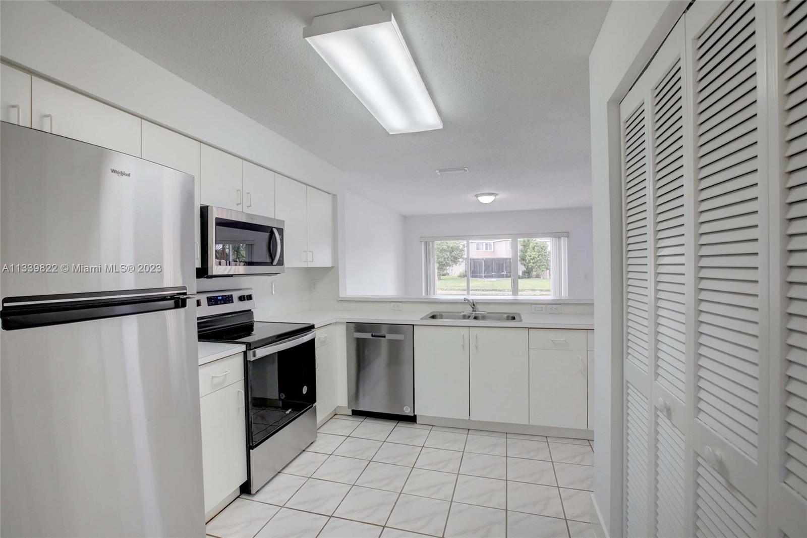 Photo 10 of 33 of 1723 SW 109th Ter 1723 townhome