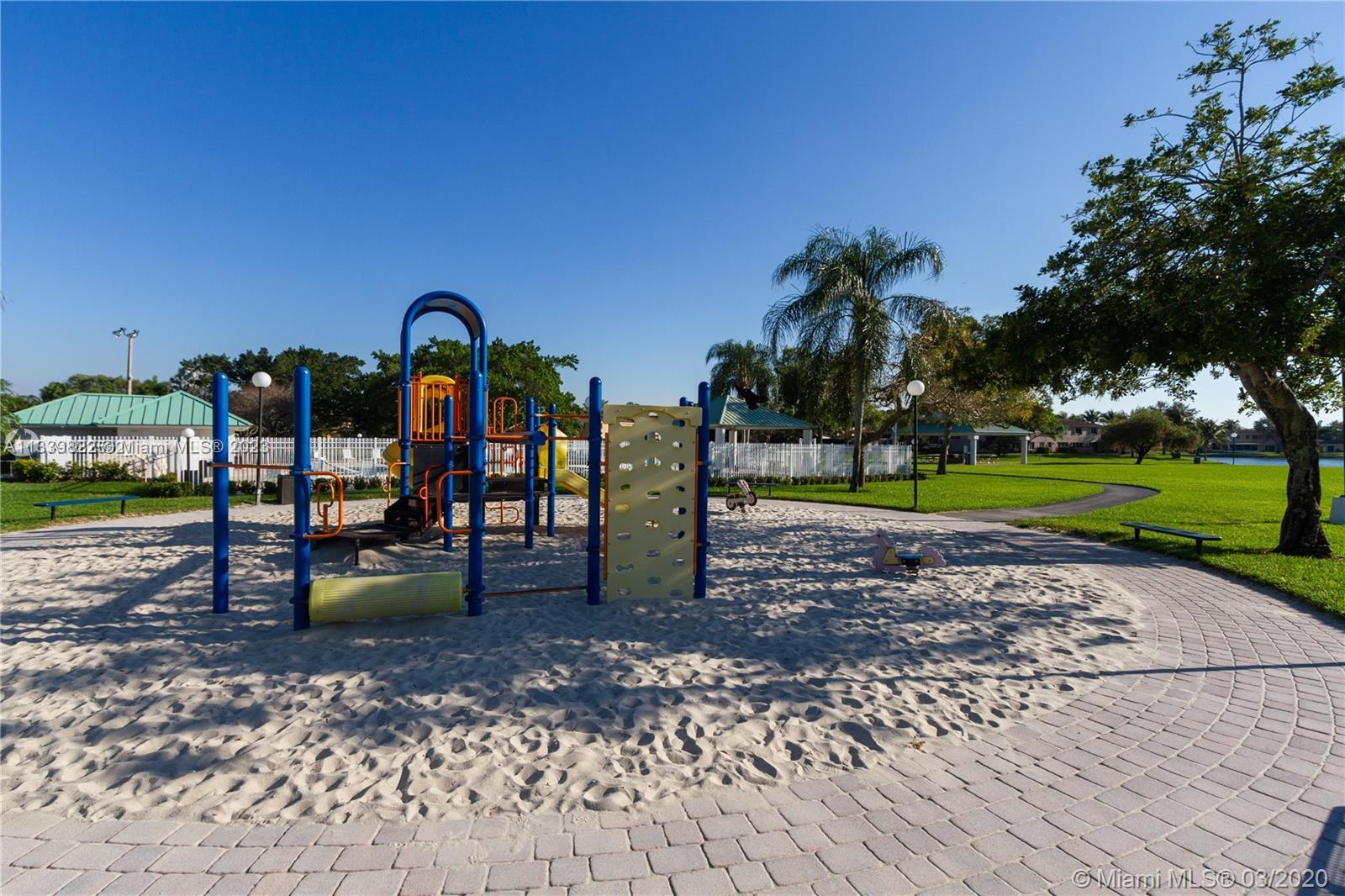 Photo 18 of 33 of 1723 SW 109th Ter 1723 townhome