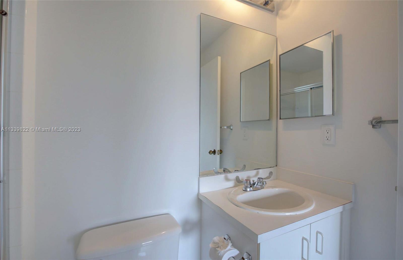 Photo 13 of 33 of 1723 SW 109th Ter 1723 townhome