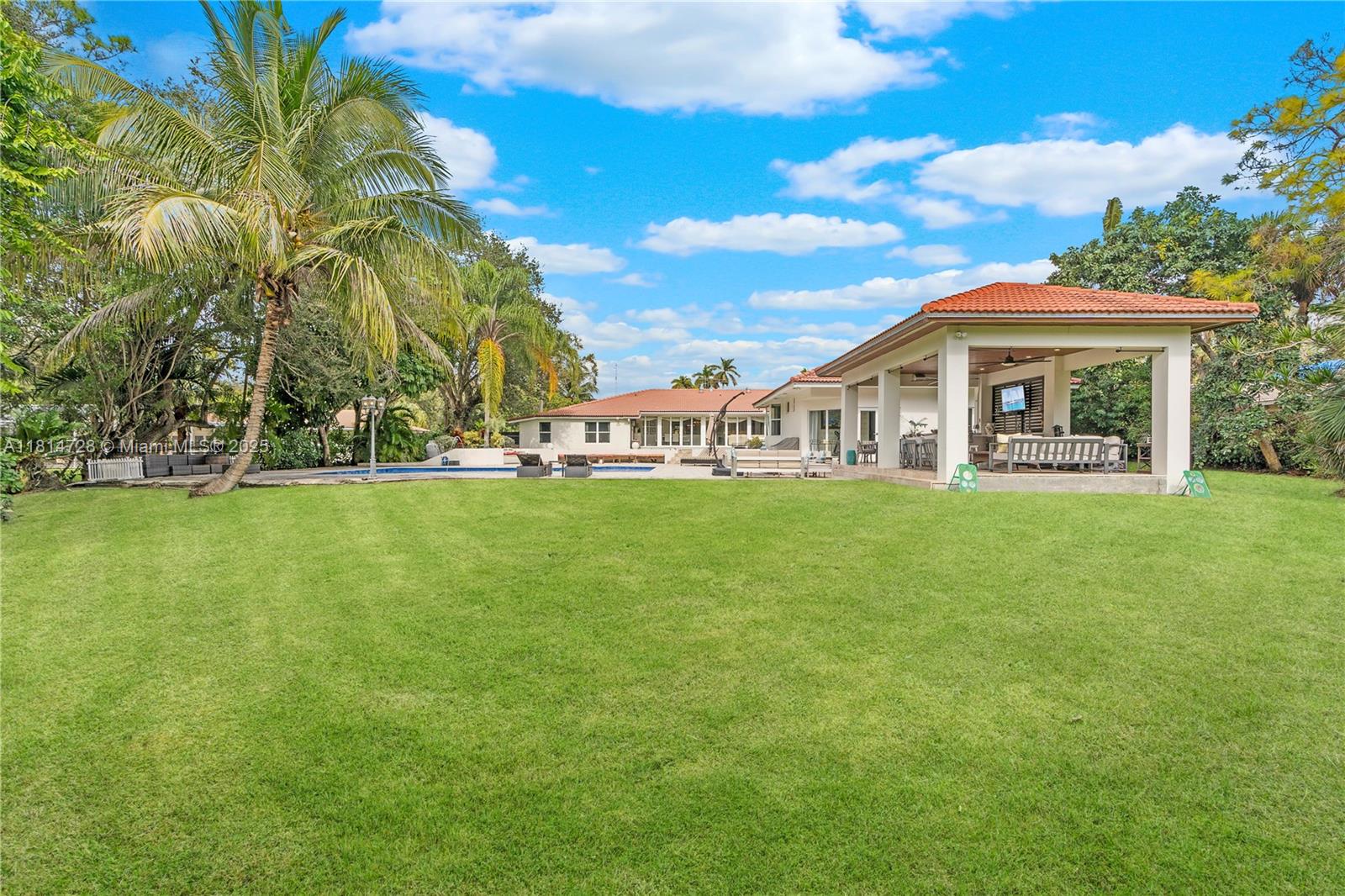 9470 Sw 97th St, Miami, Broward County, Florida - 6 Bedrooms  
4 Bathrooms - 