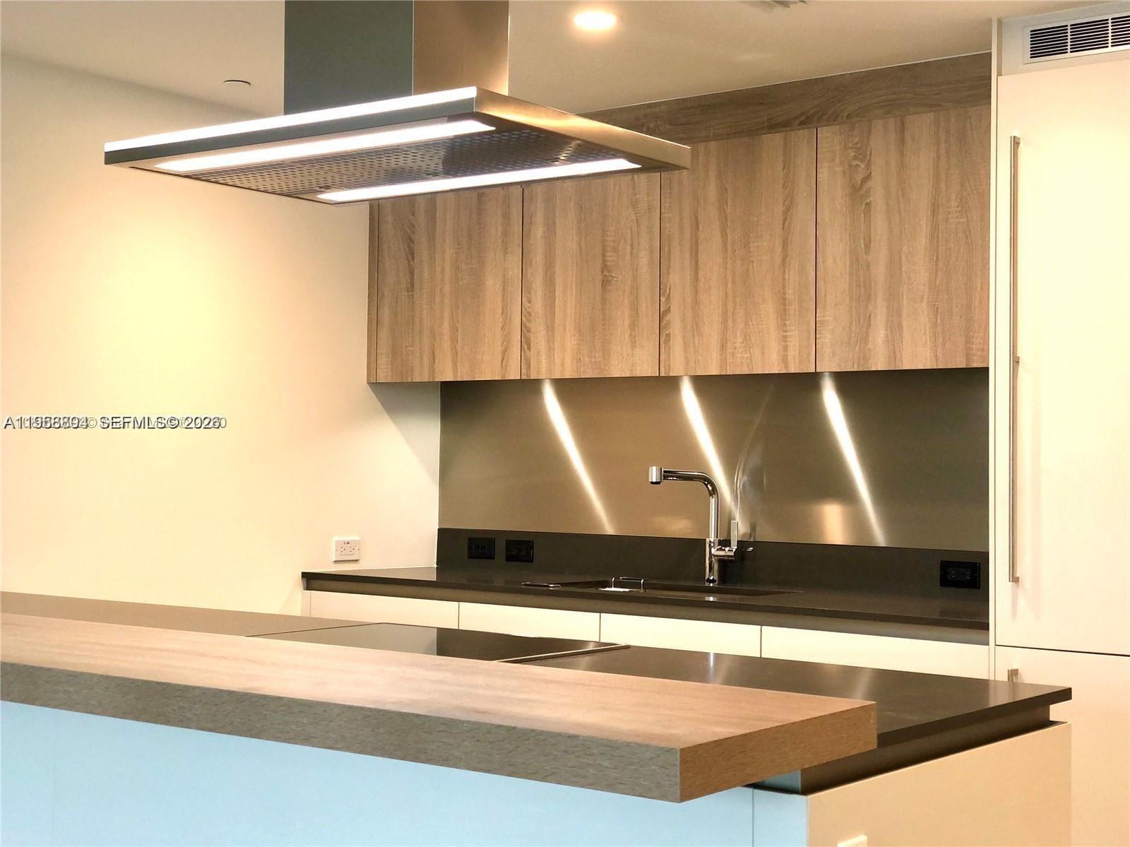 1000 Brickell Plaza 2414