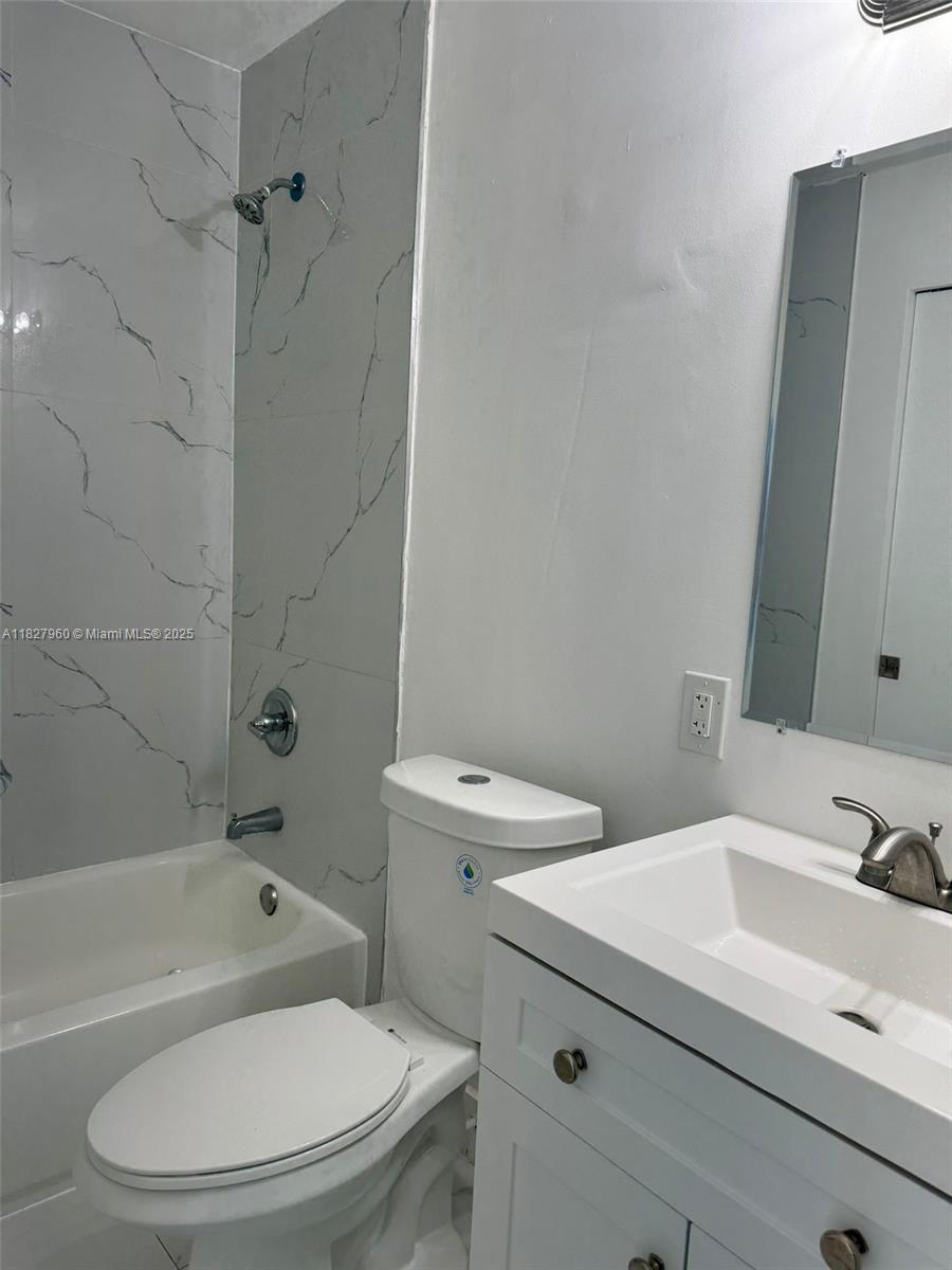 HOLLYWOOD - Residential Income