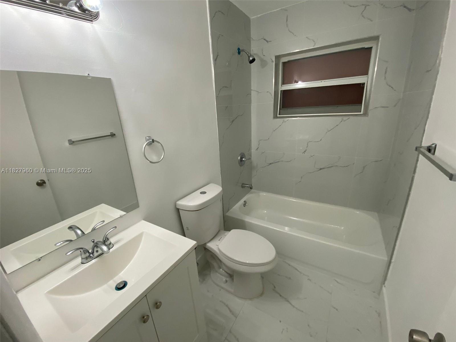 HOLLYWOOD - Residential Income