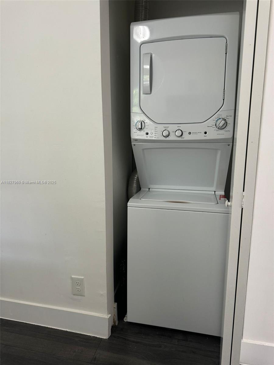 HOLLYWOOD - Residential Income