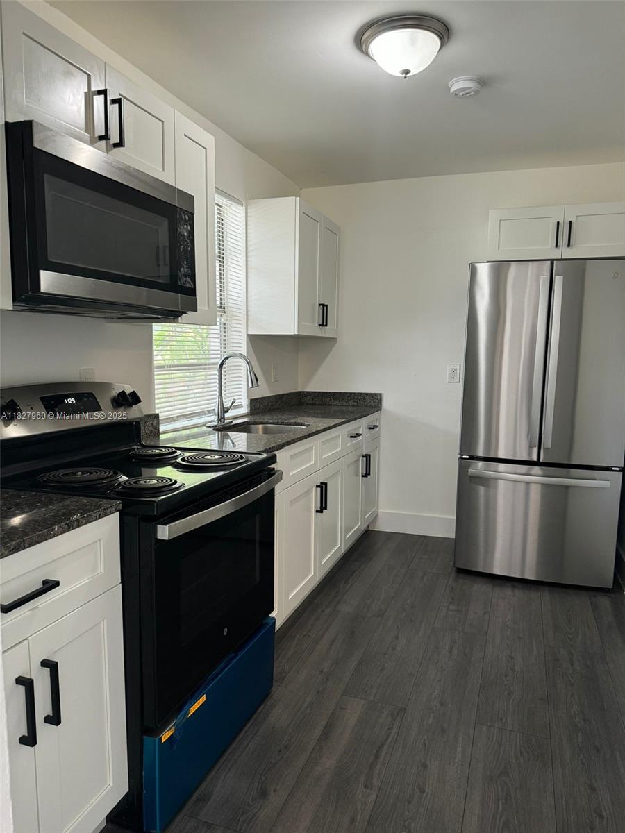 HOLLYWOOD - Residential Income