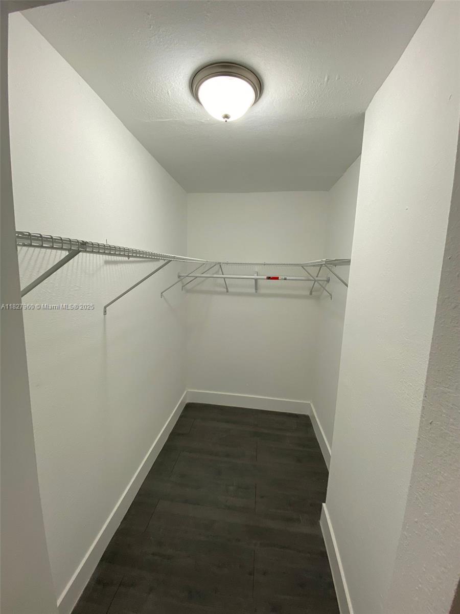 HOLLYWOOD - Residential Income