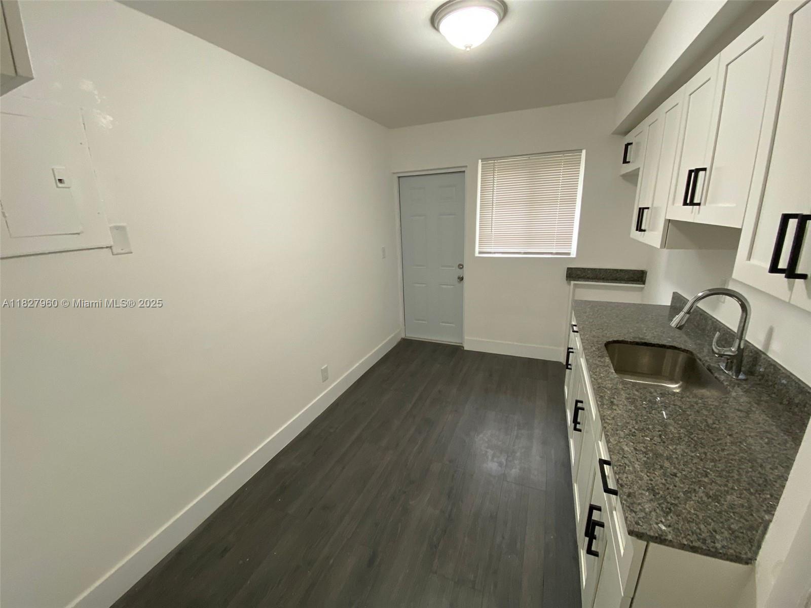 HOLLYWOOD - Residential Income