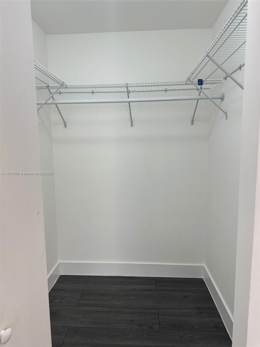 HOLLYWOOD - Residential Income