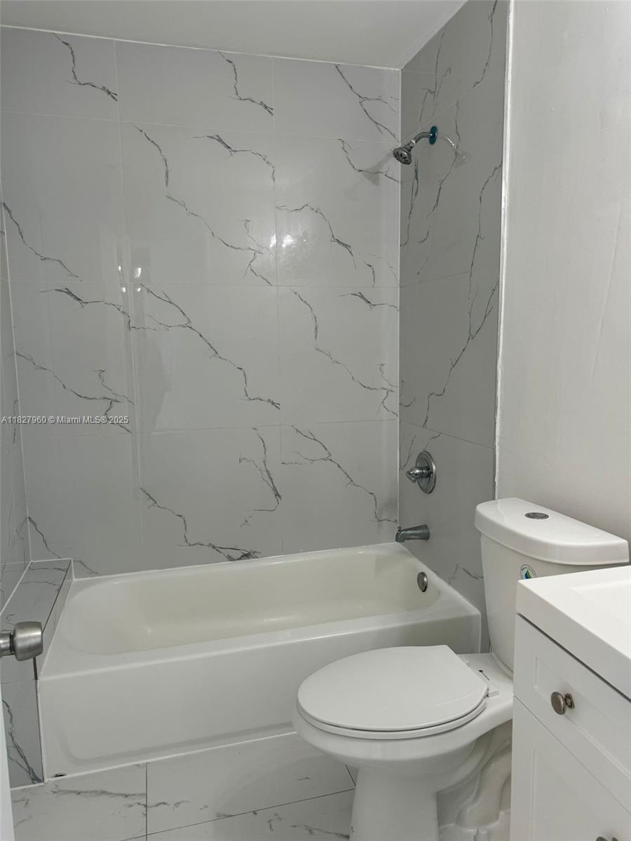 HOLLYWOOD - Residential Income